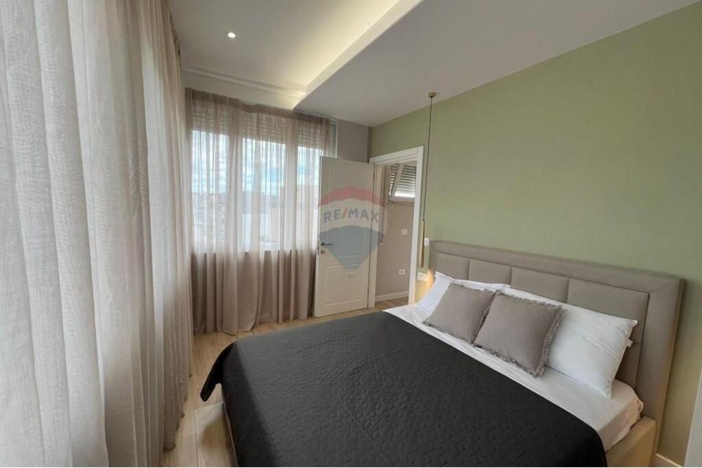 Shitet Apartament 1+1 – Zona Ish Tregu Elektrik!