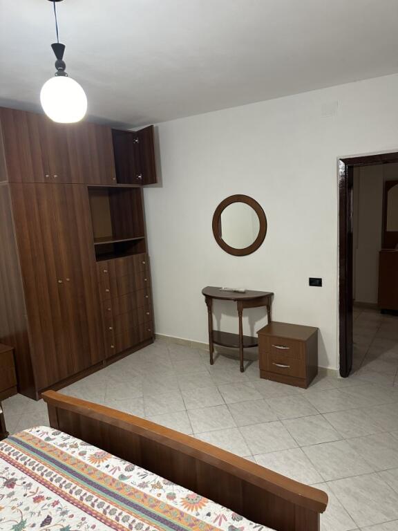 Entrance 1+1 for rent in Komune, near Kristal Center