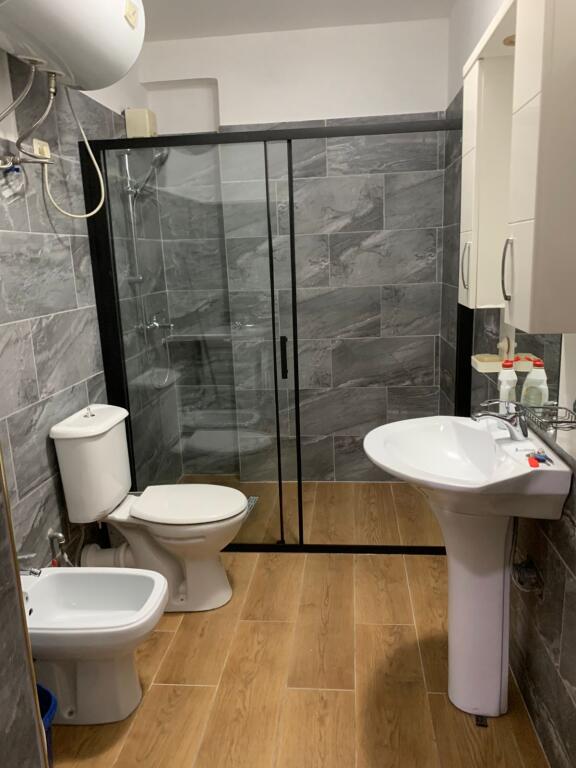 2+1 apartment for rent opposite Delijorgjit!