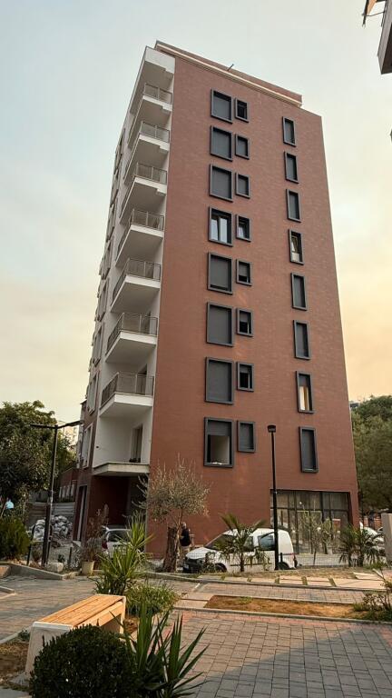 Shitet Apartament 1+1 në Qendër të Tiranës – Rruga e Kavajës, mbrapa Xhamisë Dine Hoxha