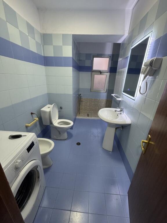 Pak minuta larg Shkolles Kuqe,Rr.Dervish Hekali,jepet me qera apartament 1+1,i mobiluar. 50,000Leke