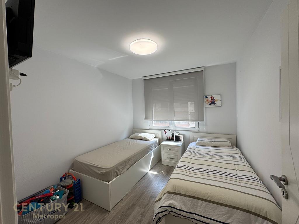 Bllok Jepet me qira apartament 2+1