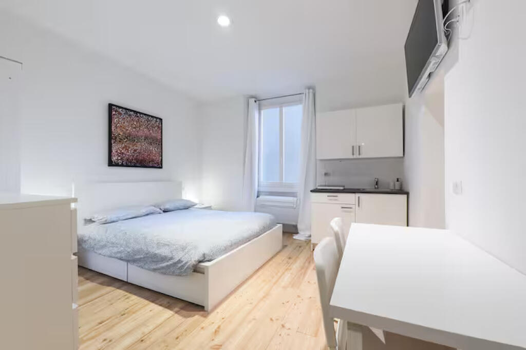 Appartamento In Affitto 2+1 In Centro (ID B220918) Tirana.