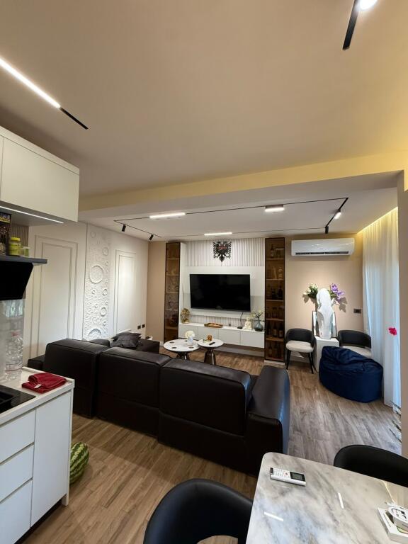 Apartment 2+1 for rent at Peti street, Arlis building