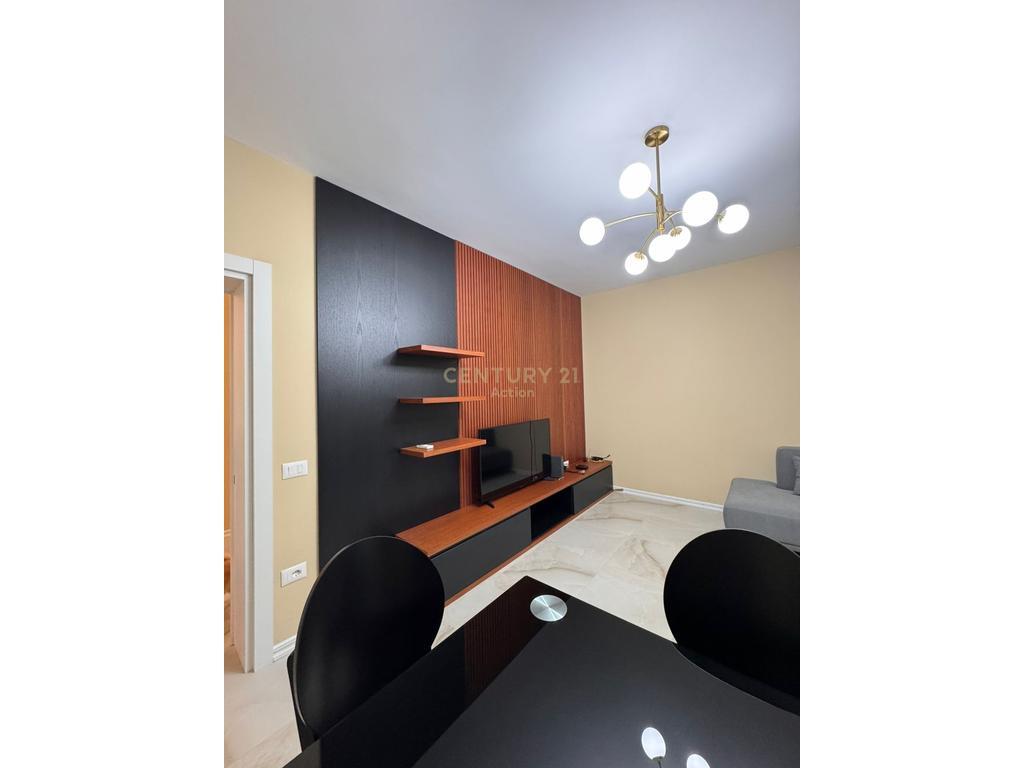 For rent the first floor of a luxury villa near the school “Rreze Drite”, Sauk.