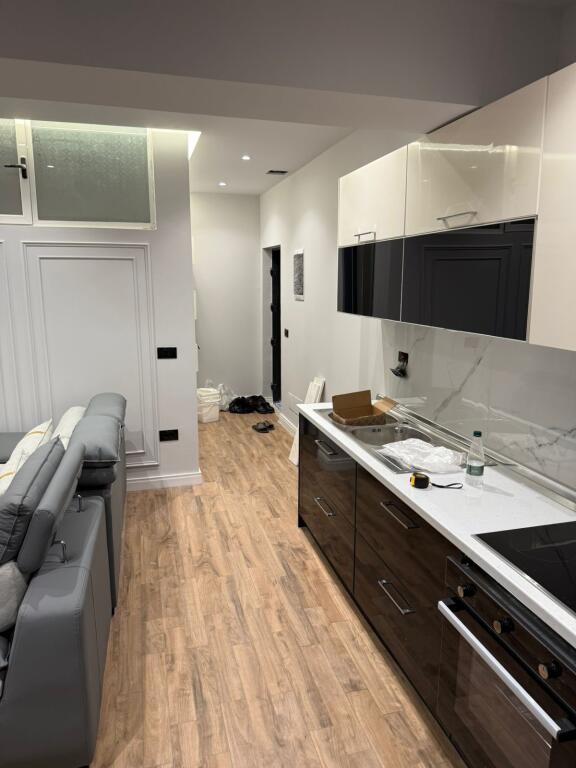 Apartment 2+1 for rent at Peti street, Arlis building