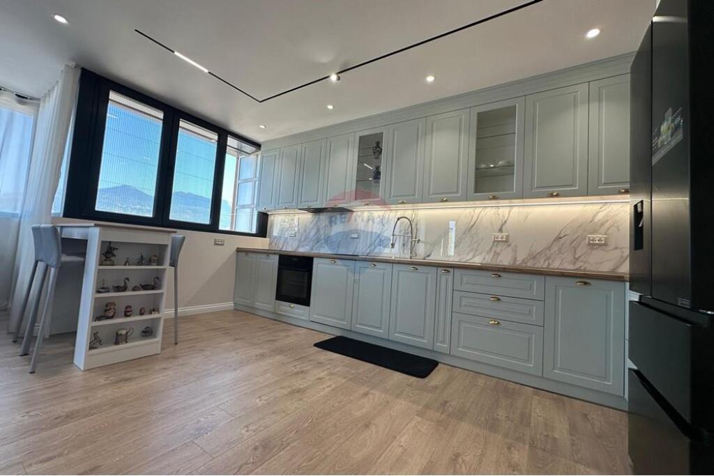 Modern apartment 2+1+2 on Elbasan Street!