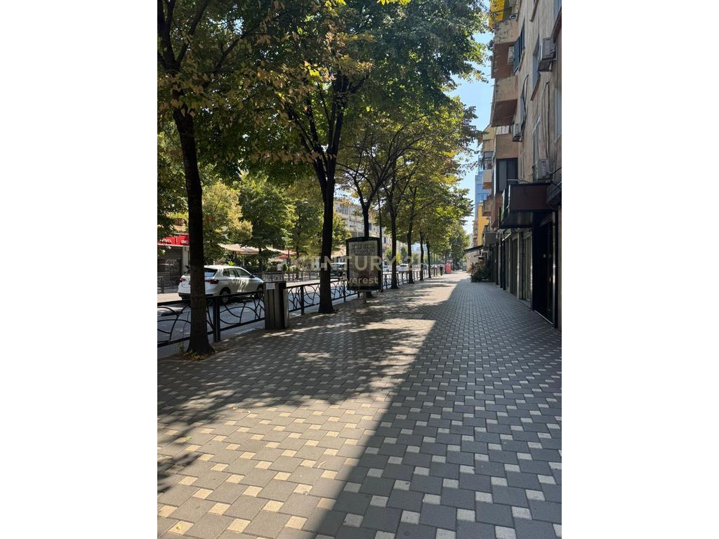 VIA DI DURRËS, AFFITTIAMO AMBIENTE COMMERCIALE