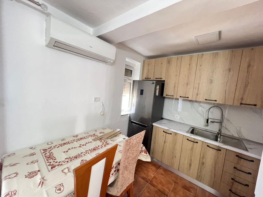 Apartament Me Qera 2+1 Tek Pazari i Ri (ID B221344) Tirane