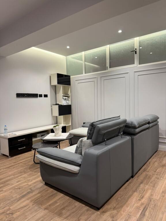 Apartment 2+1 for rent at Peti street, Arlis building
