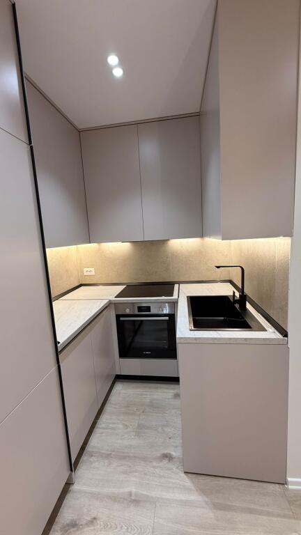 Shitet Super Apartament 2+1 i sapo arreduar te 21 dhjetori