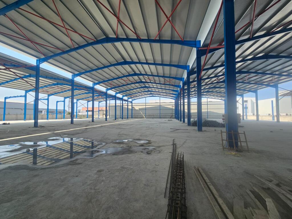 AFFITTASI 2 CAPANNONI SULL'AUTOSTRADA TIRANA - DURRËS