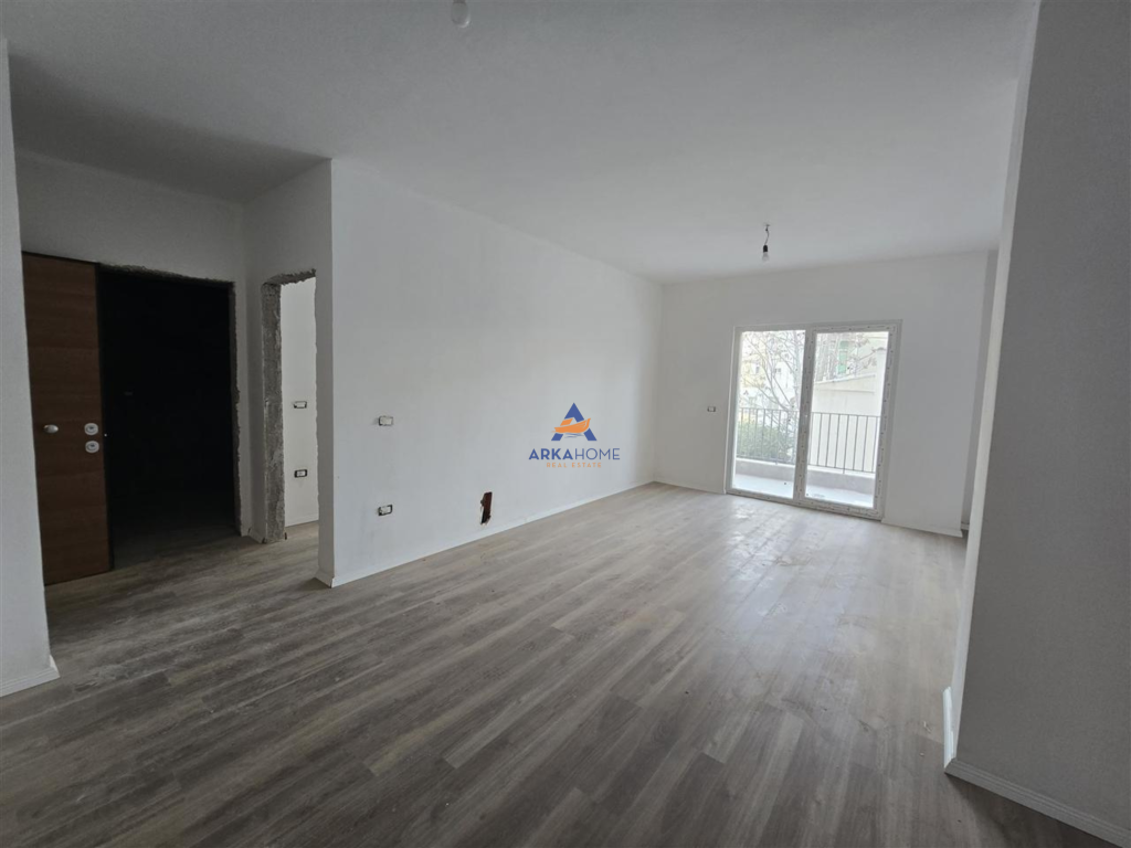 VENDESI APPARTAMENTO 1+1+BALCONE A "KOMPLEKSI AURA,LAPRAKE" 123.000 EURO