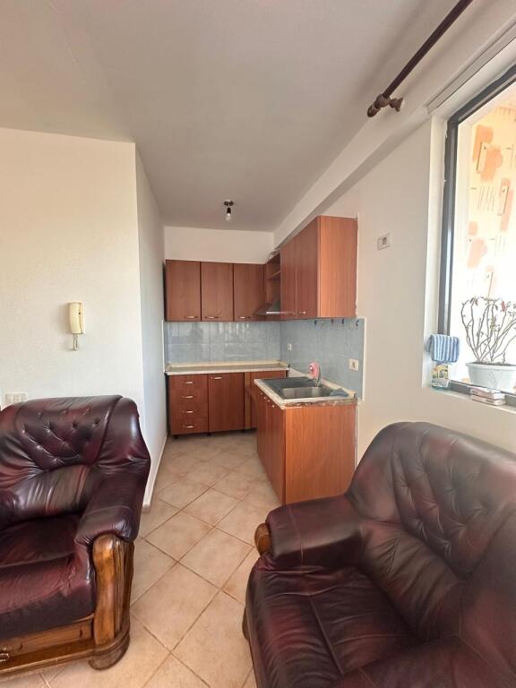 Apartament 1+1 me qira "Rr.Elbasanit"