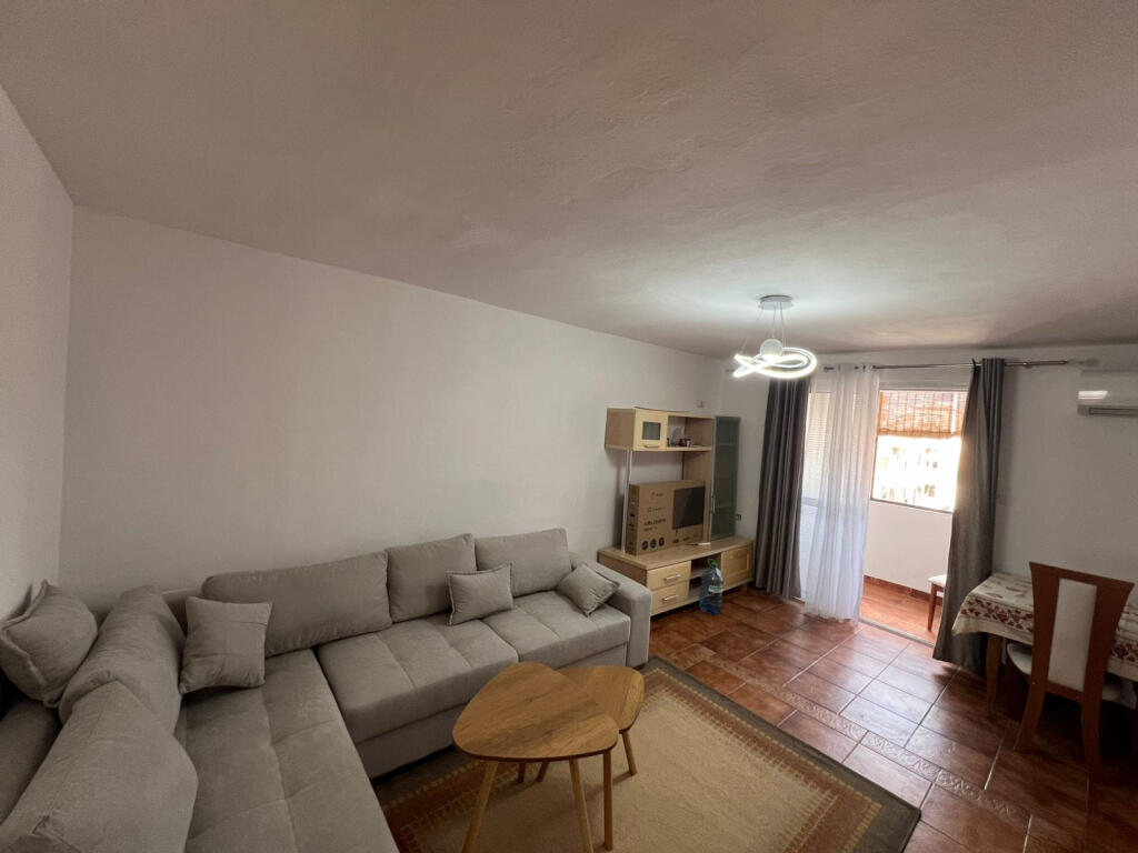 Apartament Me Qera 2+1 Tek Pazari i Ri (ID B221344) Tirane