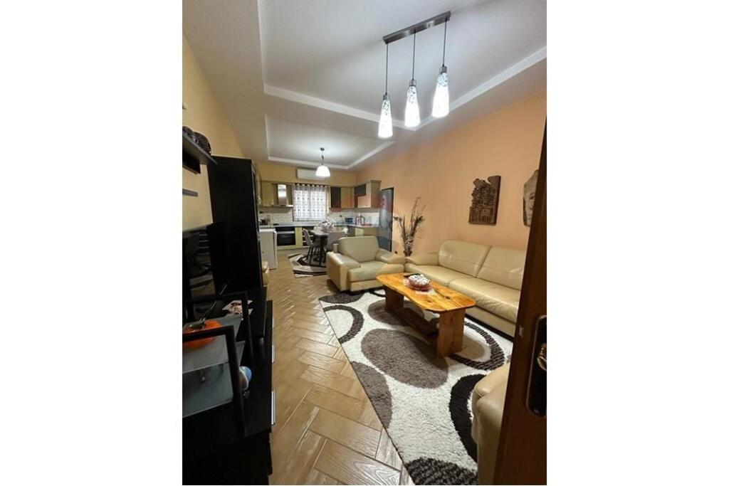For rent the 2nd floor of a villa in Shkoze.