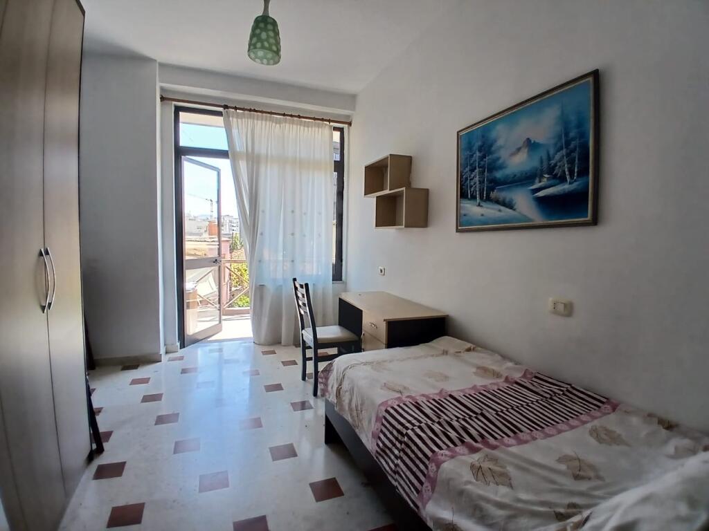 Affittasi Appartamento 3+1+1 con Balcone