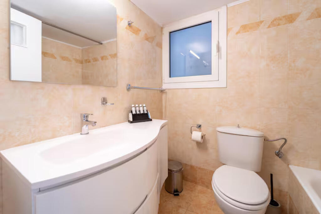 Apartment For Rent 1+1 In Bllok (ID B210547) Tirana