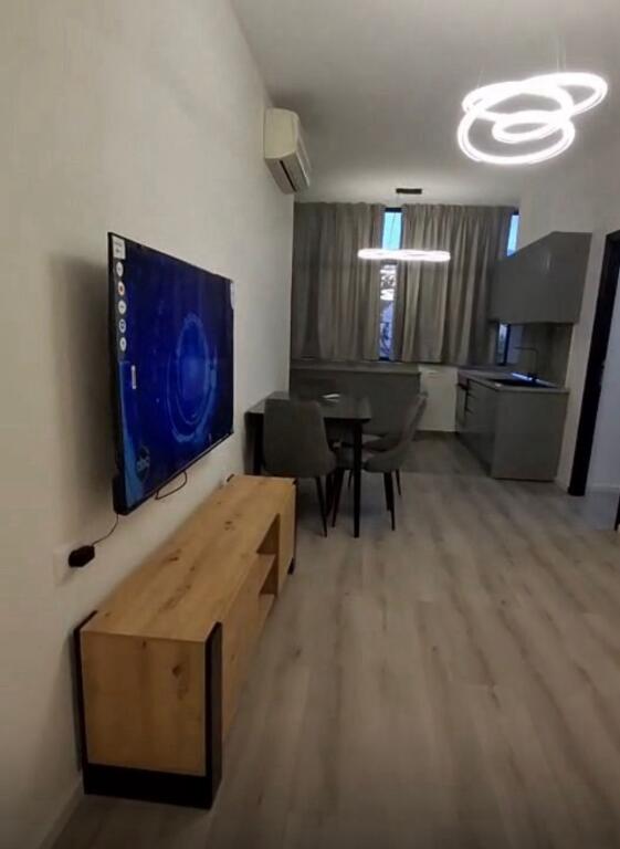 APARTAMENT ME QERA 1+1 BULEVARDI ZOGU PARE 650 EURO