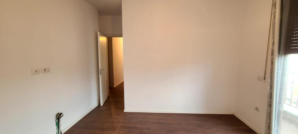 Ambiente 2+1+2 Uffici vicino al Nuovo Mercato.