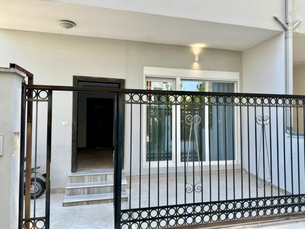 Apartment 1+1+parking available behind Marin Barleti, Selite