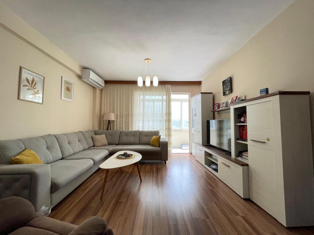 Jepet me qira apartament 3+1+2 + kuzhinë të veçuar + ballkon – Tek Liqeni Artificial i Tiranës