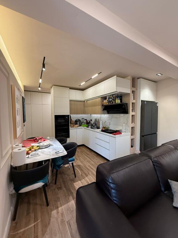 Apartment 2+1 for rent at Peti street, Arlis building