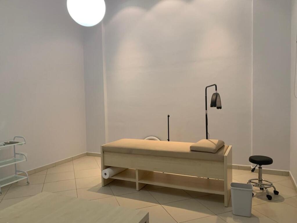 Business premises for rent at Dibres street