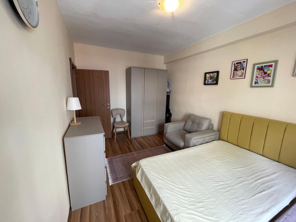 Jepet me qira apartament 3+1+2 + kuzhinë të veçuar + ballkon – Tek Liqeni Artificial i Tiranës