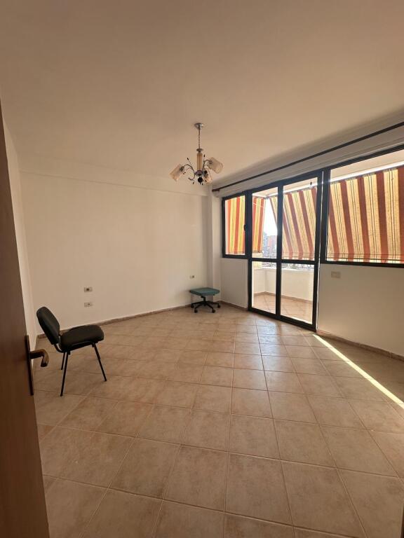 Apartament 1+1 me qira "Rr.Elbasanit"