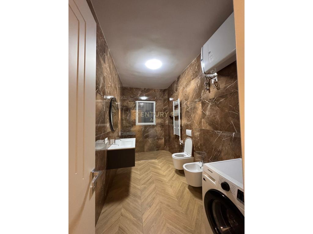 For rent the first floor of a luxury villa near the school “Rreze Drite”, Sauk.