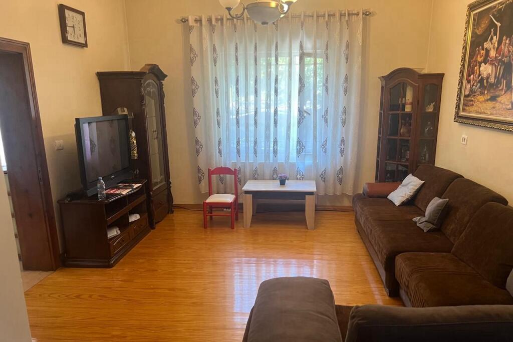 APARATAMENT ME QERA 2+1 LAPRAKE 350 EURO