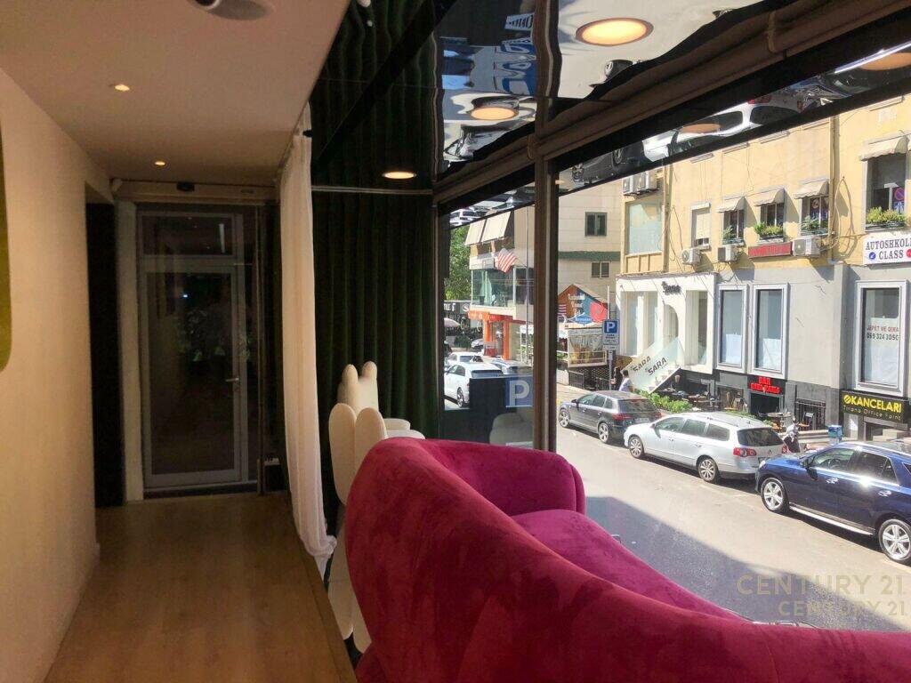 📍 Negozio Corner in Affitto a Bllok – Posizione Premium!