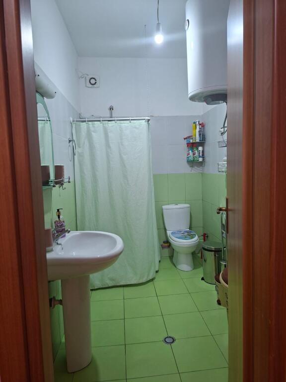 Jepet apartsment 1+1 me qira tek Pallatet cabej