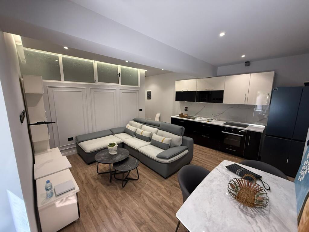 Apartment 2+1 for rent at Peti street, Arlis building