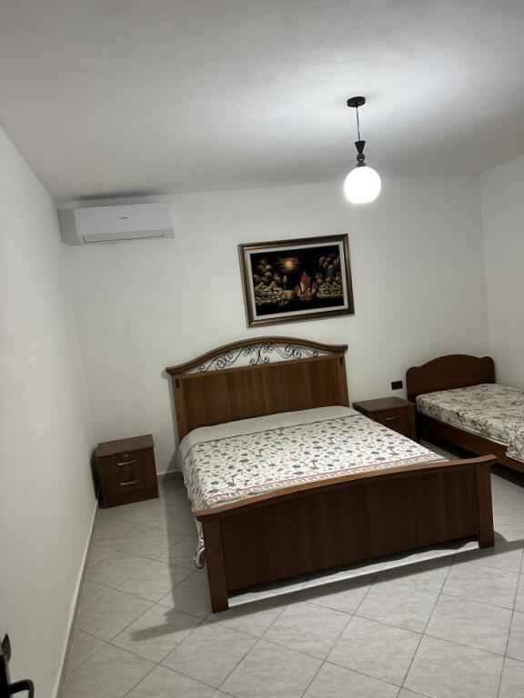 Entrance 1+1 for rent in Komune, near Kristal Center