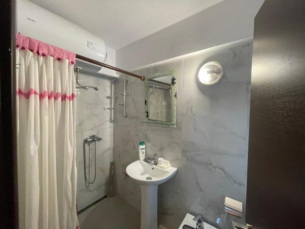 Apartament 1+1 me Qira tek Ish Tregu Elektrik
