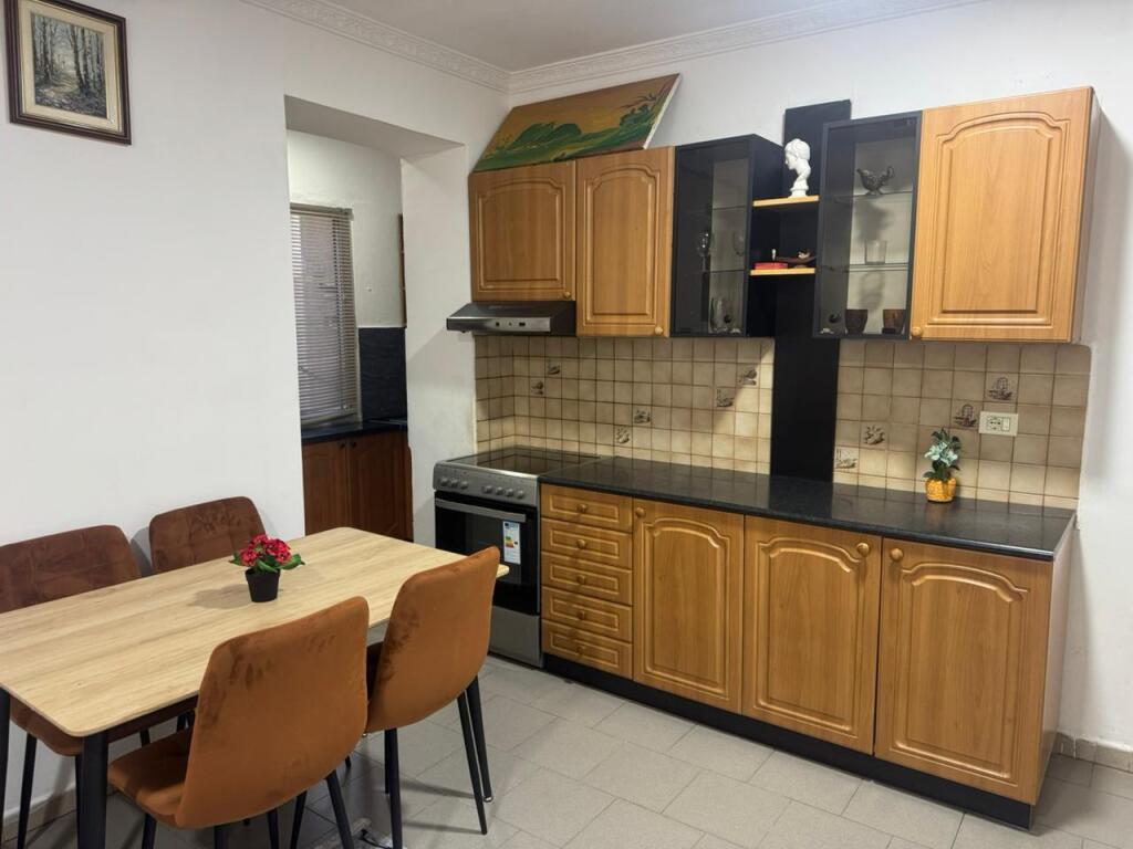 Vicino al nuovo mercato, si affitta casa 1+1!!