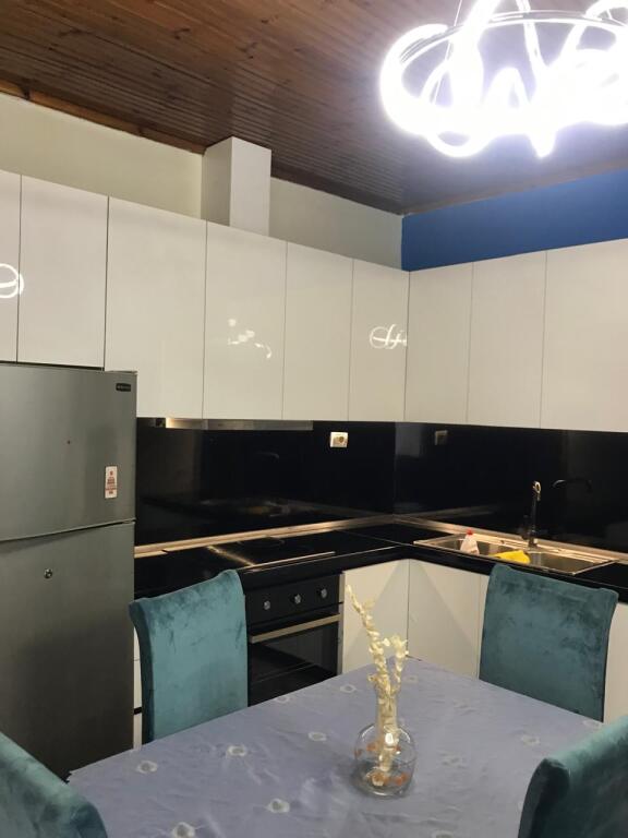 Apartament 1+1 me qira "Pallatet Shallavare"