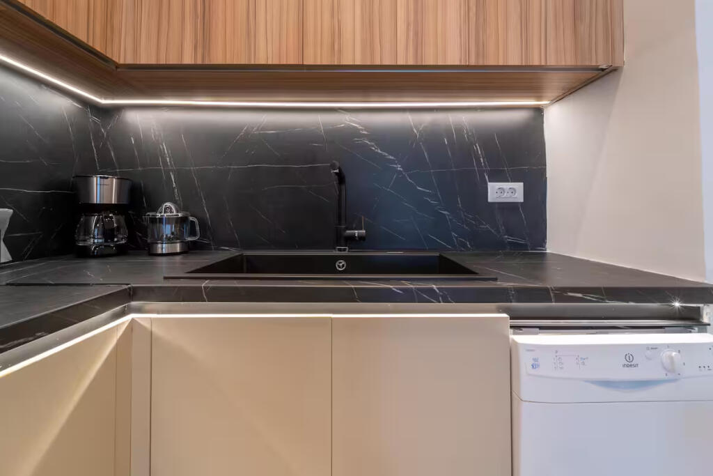 Apartment For Rent 1+1 In Bllok (ID B210547) Tirana