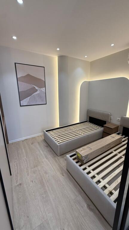 Shitet Super Apartament 2+1 i sapo arreduar te 21 dhjetori