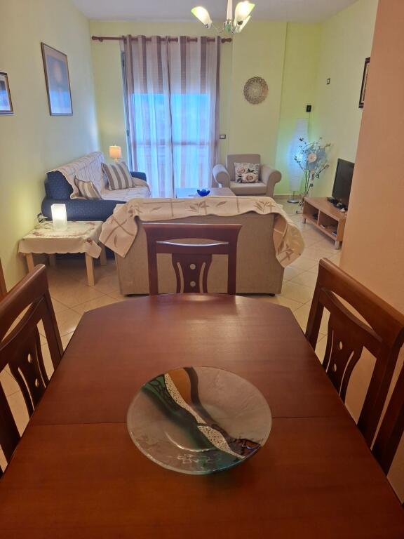 Jepet apartsment 1+1 me qira tek Pallatet cabej