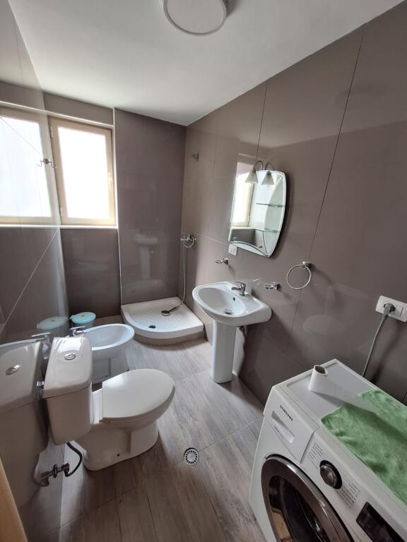 JEPET ME QERA APARTAMENT 2+1+2, TEK KOPSHTI ZOOLOGJIK