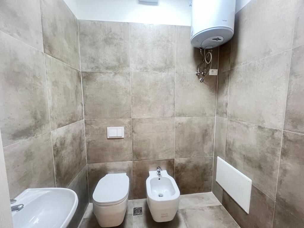 Office for rent Paris Commune in Tirana