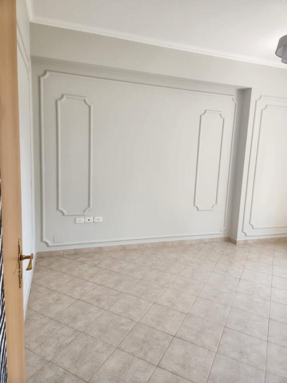 Affittasi appartamento 2+1+2+parcheggio in via Kavajes, bar xhaki