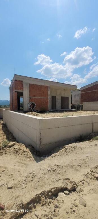 📣 Villa for Sale – 202 m² 🏡 📍 Mullet, Tirana•	💶 Price: 520000€