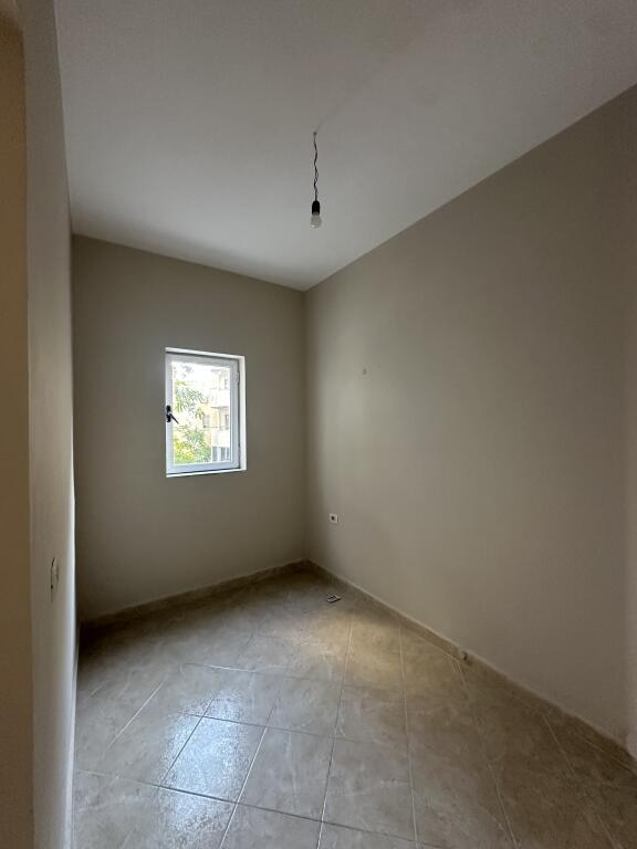 Kodra e Diellit, Apartament 2+1 ne Vile Private