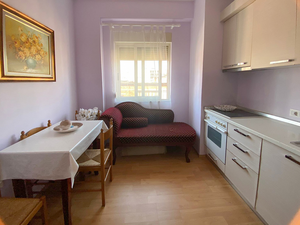  Apartament 1+1 me 2 Tualete për Qira – Pazari i Ri