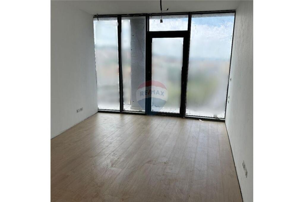 AMBIENTE UFFICIO + VERANDA + POSTO AUTO IN AFFITTO.