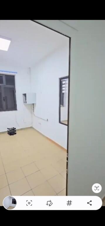 Jepet me qera ambjent per zyra tek sheshi "Avni Rustemi" te Pazari i Ri